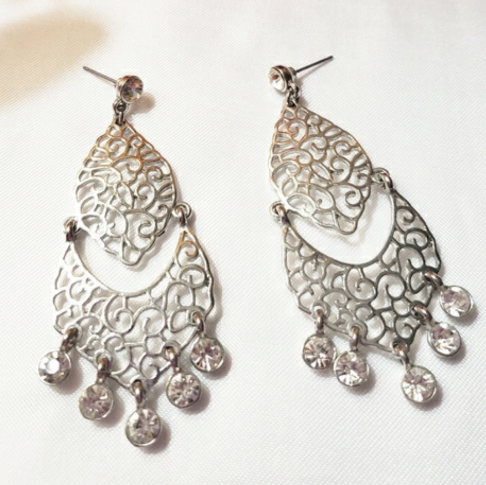 JENNIFER LOPEZ SILVER SHAKY RHINESTONE STATEMENT EARRINGS